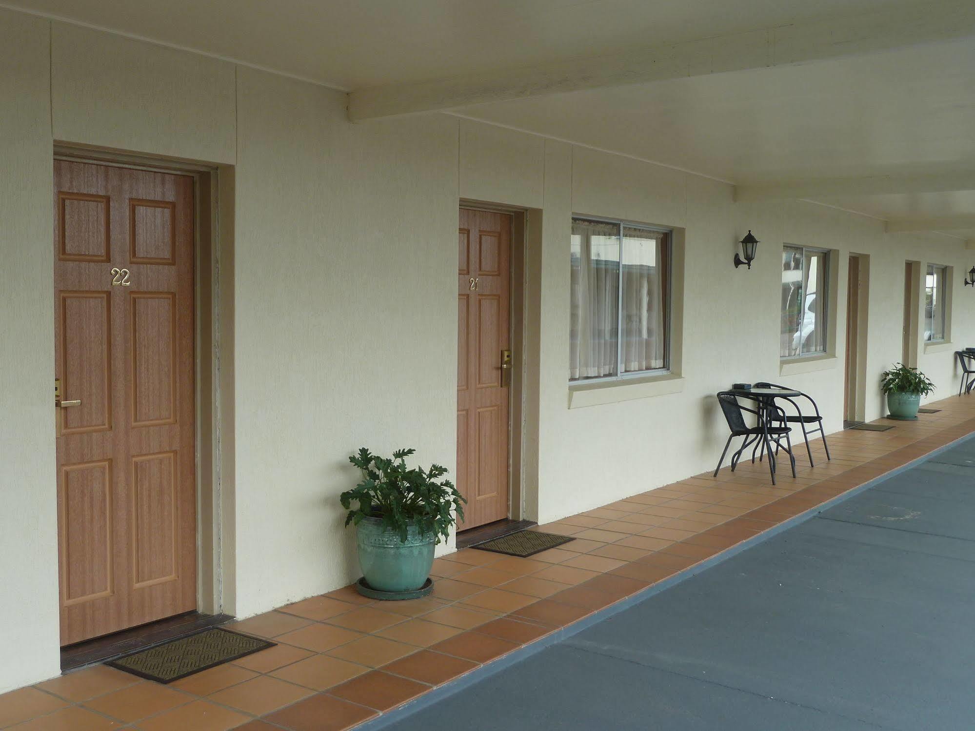 Mcnevins Maryborough Motel Экстерьер фото